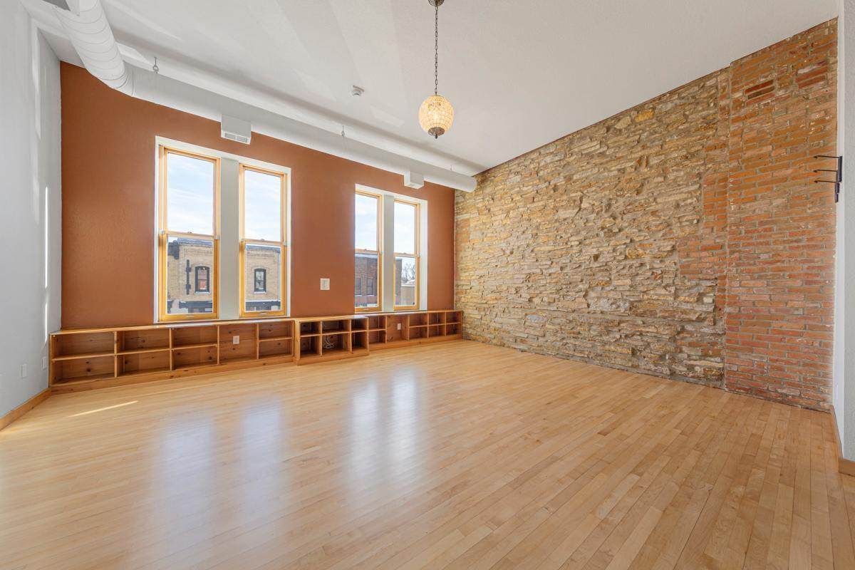 500 Division Street - Photo 1