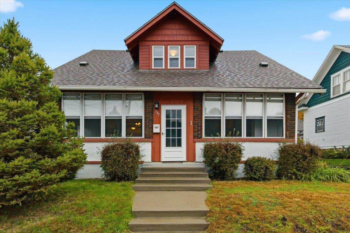 737 Mcsorley Street - Photo 1