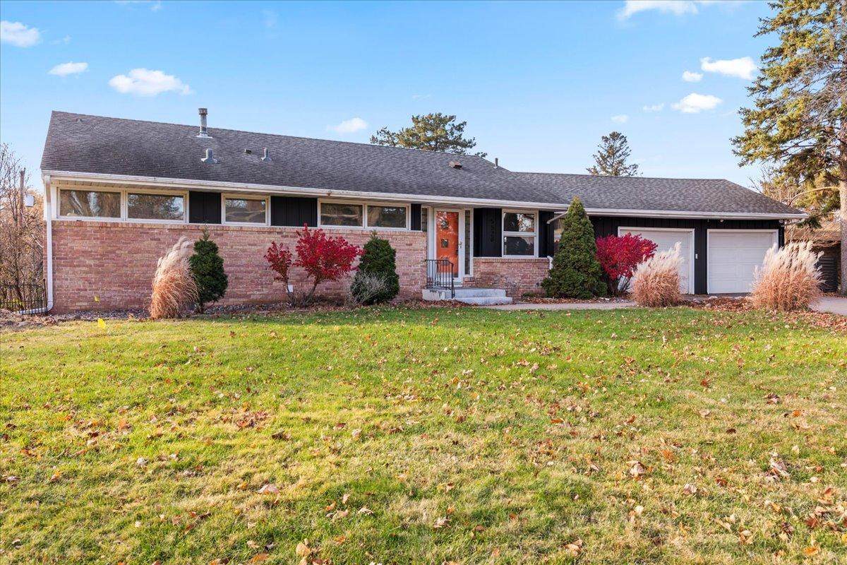 5528 Merritt Circle - Photo 1