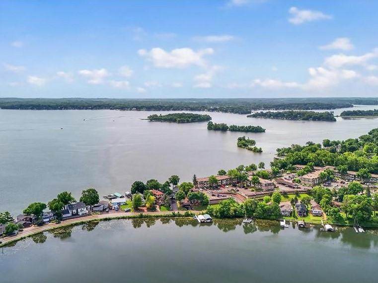 4387 Wilshire Boulevard - Photo 1