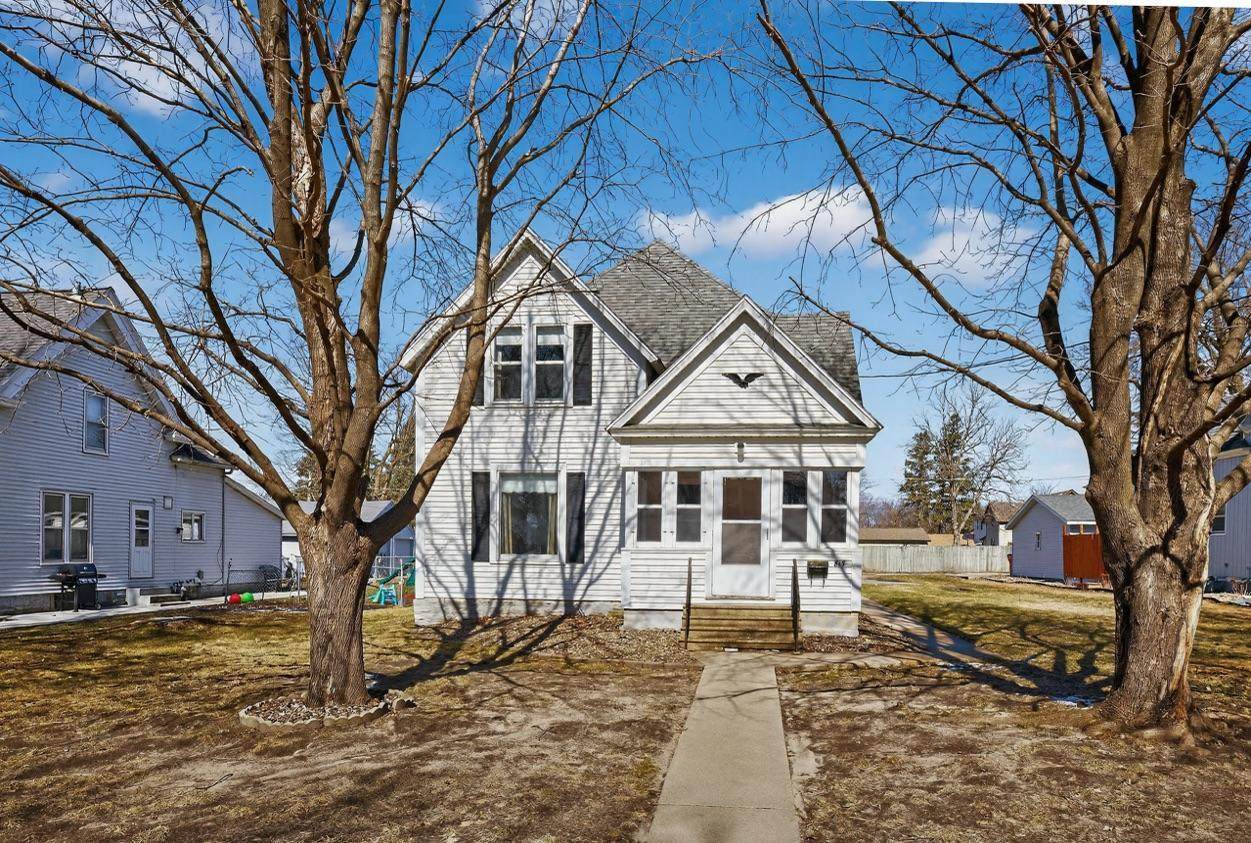 815 Center Street - Photo 1
