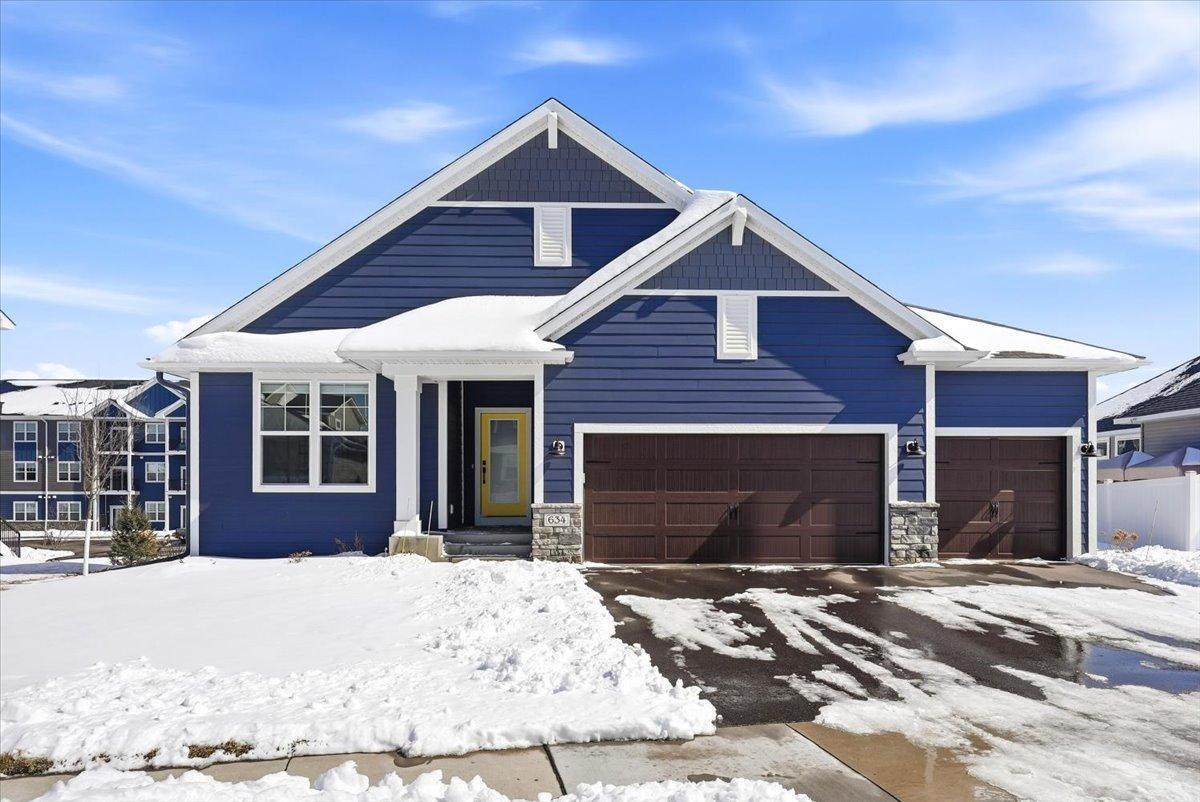 634 Elizabeth Way - Photo 1
