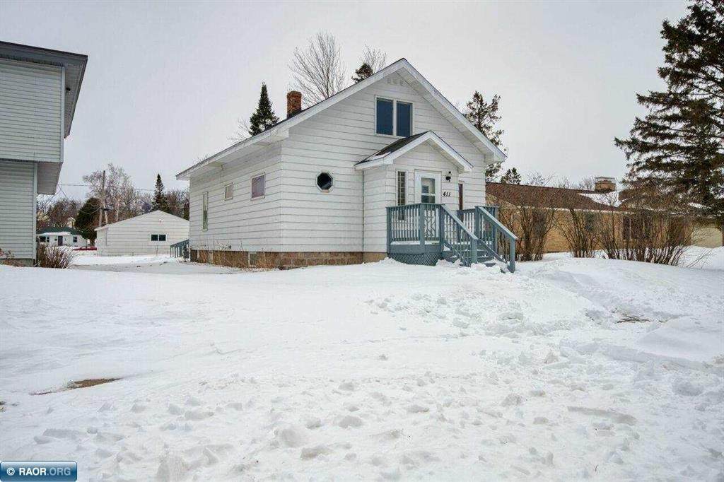 411 9th Street - Photo 1