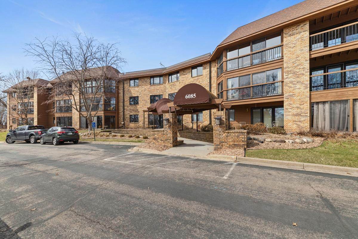 6085 Rowland Road - Photo 1