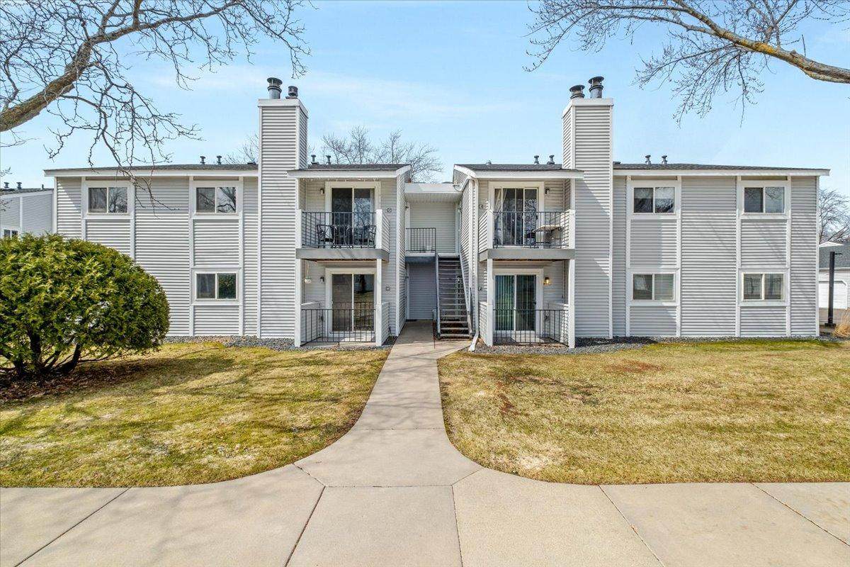 1720 Pleasant Street - Photo 1