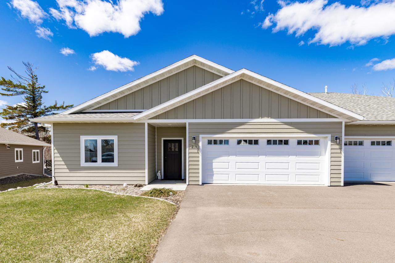 219 Coffee Creek Boulevard - Photo 1