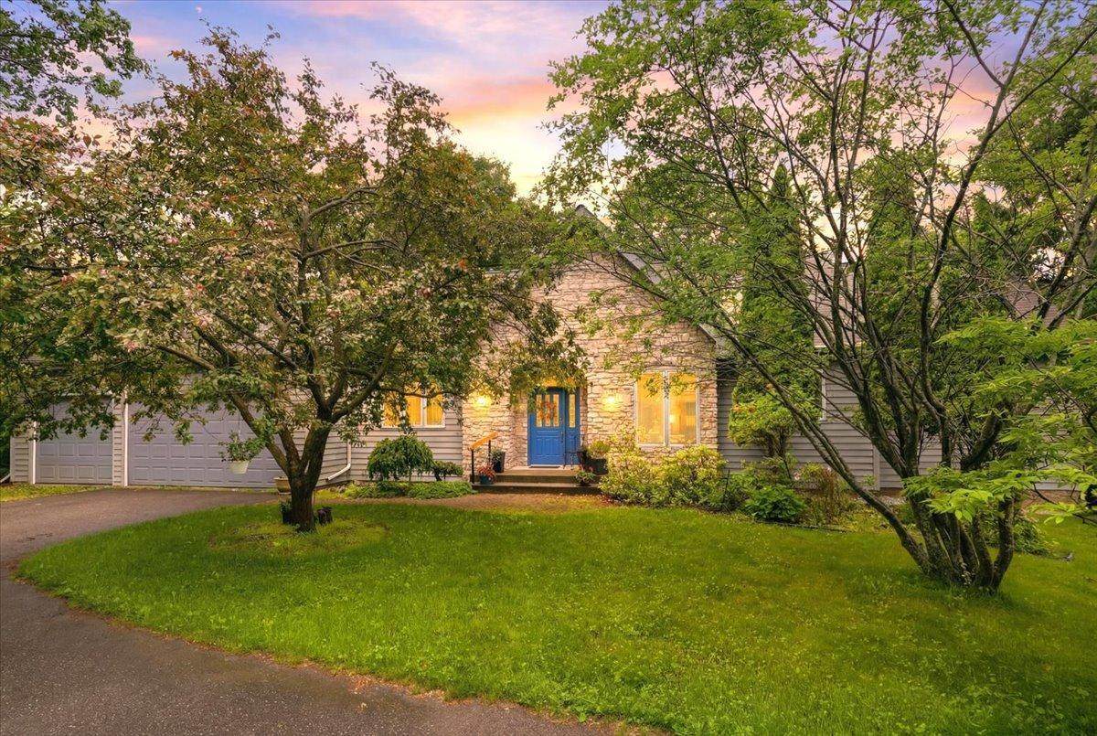 481 Sleepy Hollow Drive - Photo 1