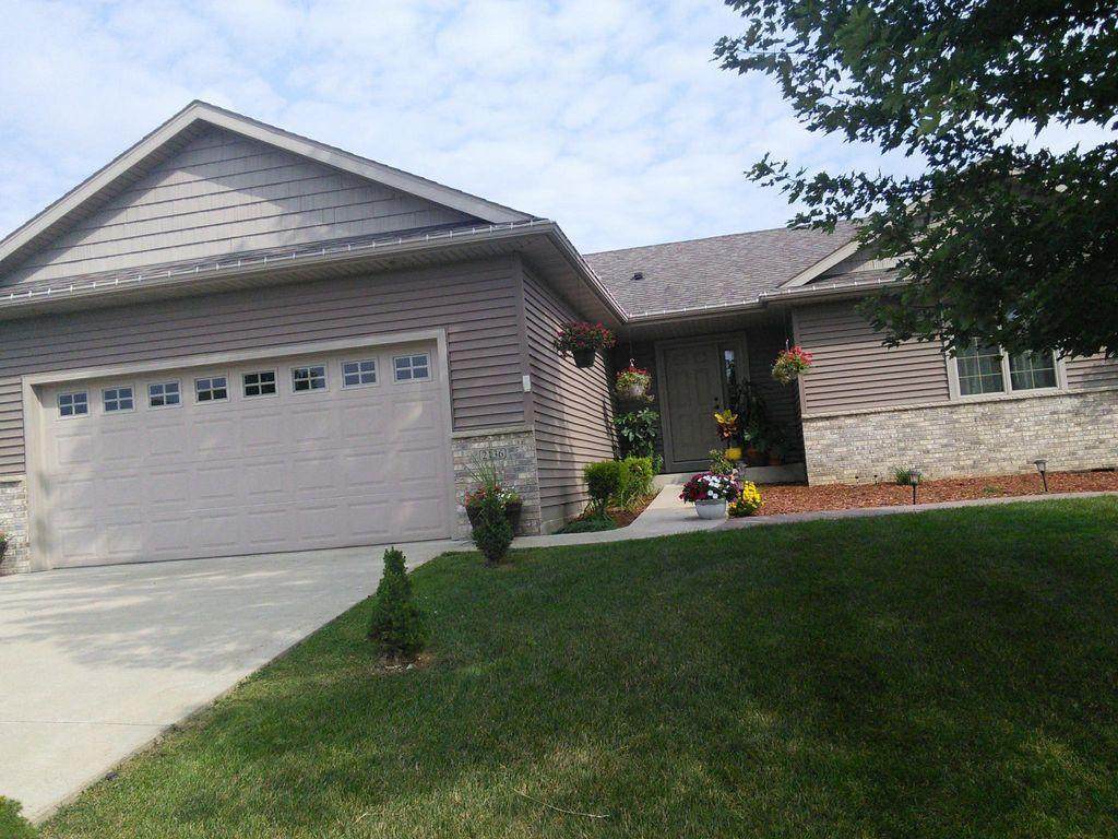 2136 Ashland Drive - Photo 1