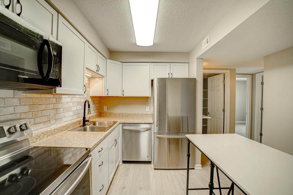 2680 Oxford Street - Photo 1
