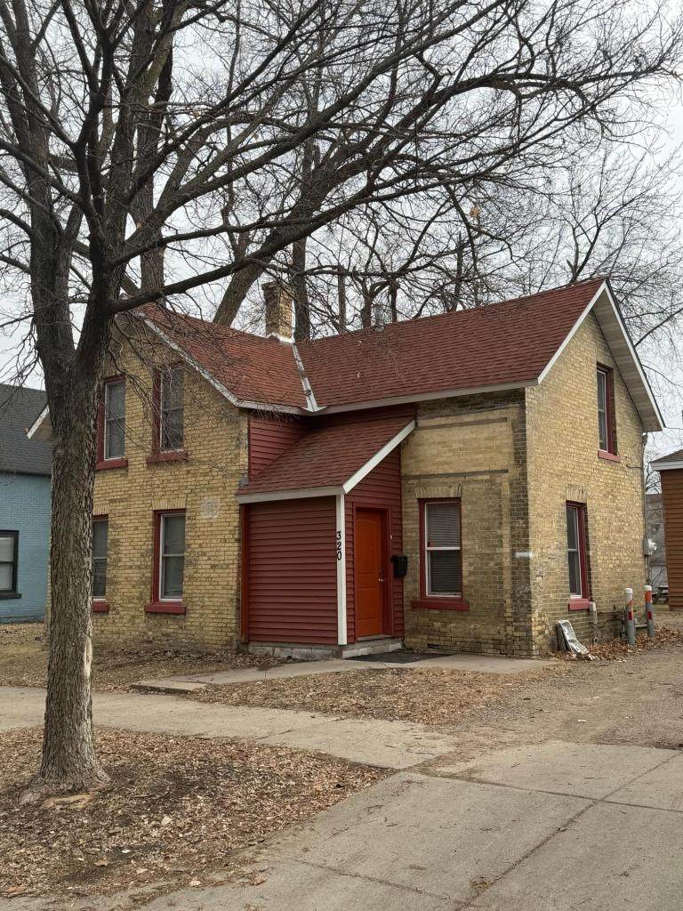 320 8th Avenue - Photo 1