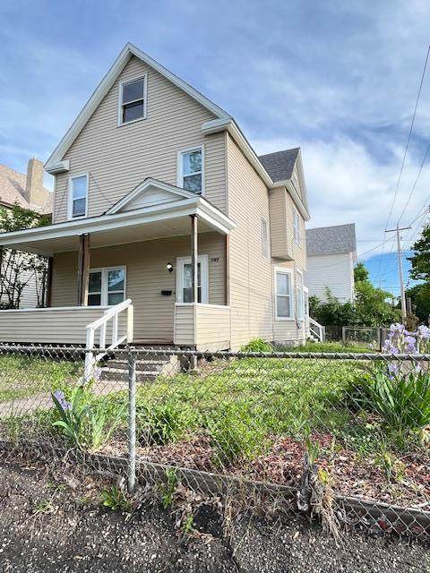 743 Charles Avenue - Photo 1