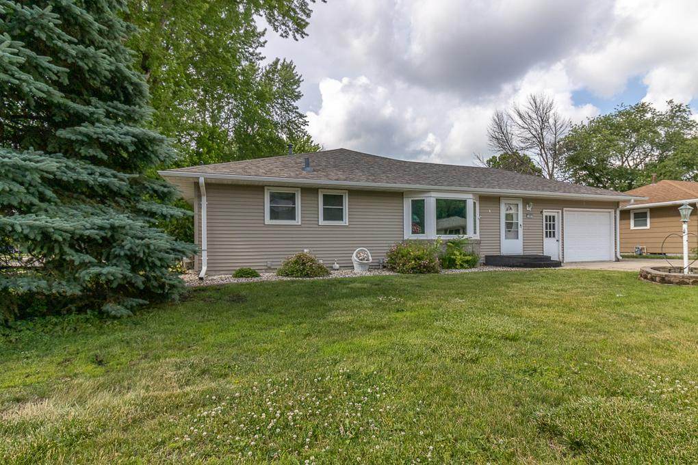 100 Meadow Lane - Photo 1