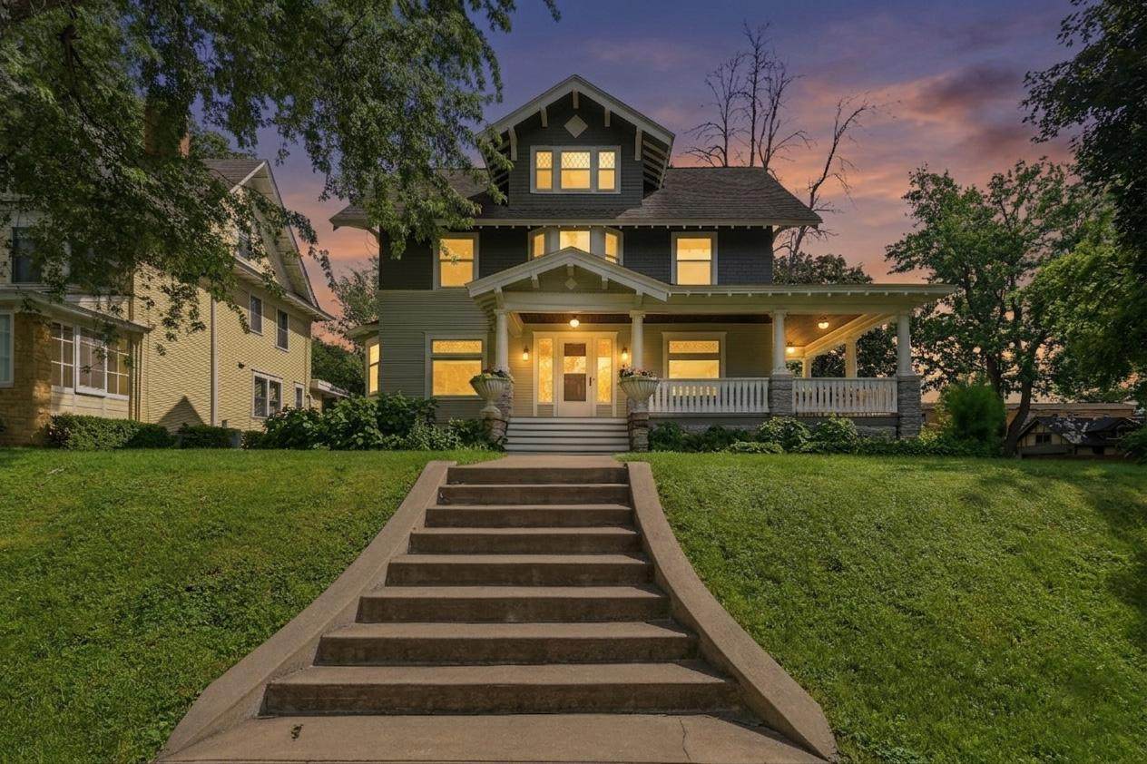 1732 Summit Avenue - Photo 1