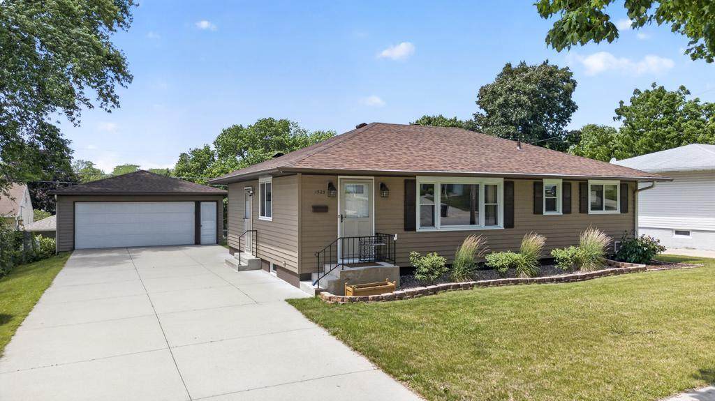 1525 11th Avenue - Photo 1