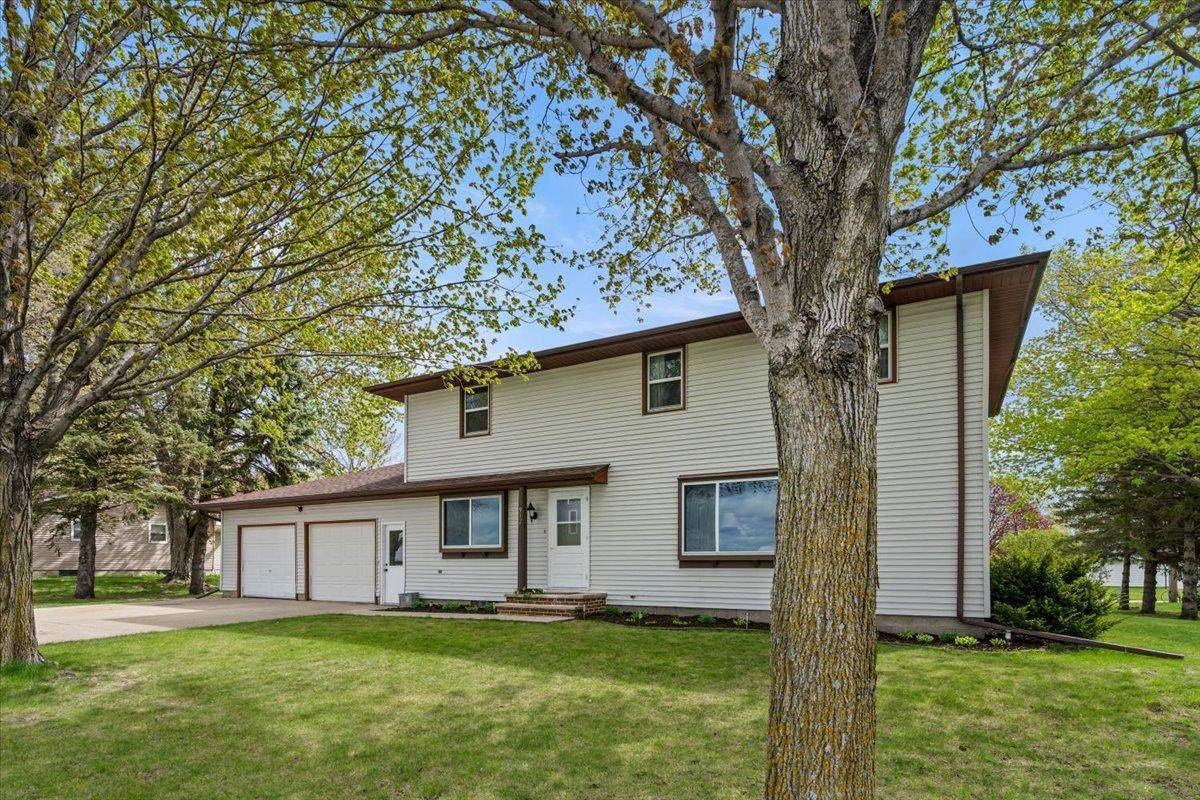 912 10th Street - Photo 1
