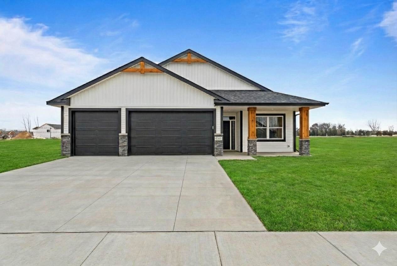 713 David Way - Photo 1