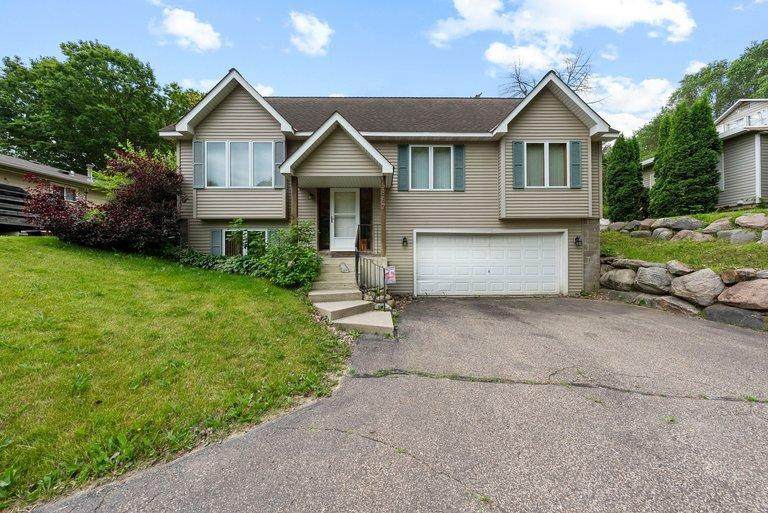 5867 Bartlett Boulevard - Photo 1