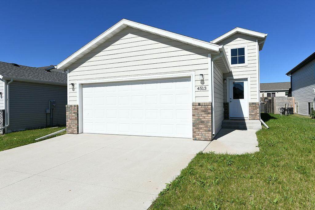 4513 17 Street - Photo 1