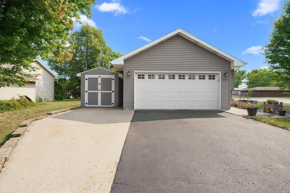 735 Laura Street - Photo 1