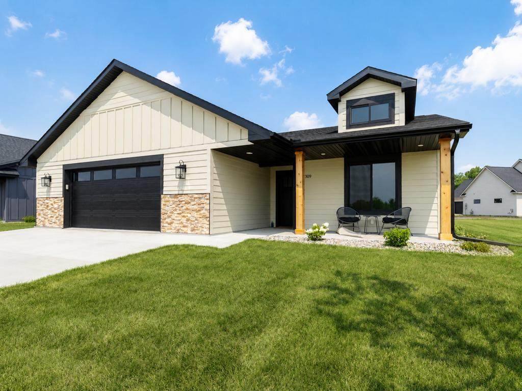 309 Pinehurst Drive - Photo 1