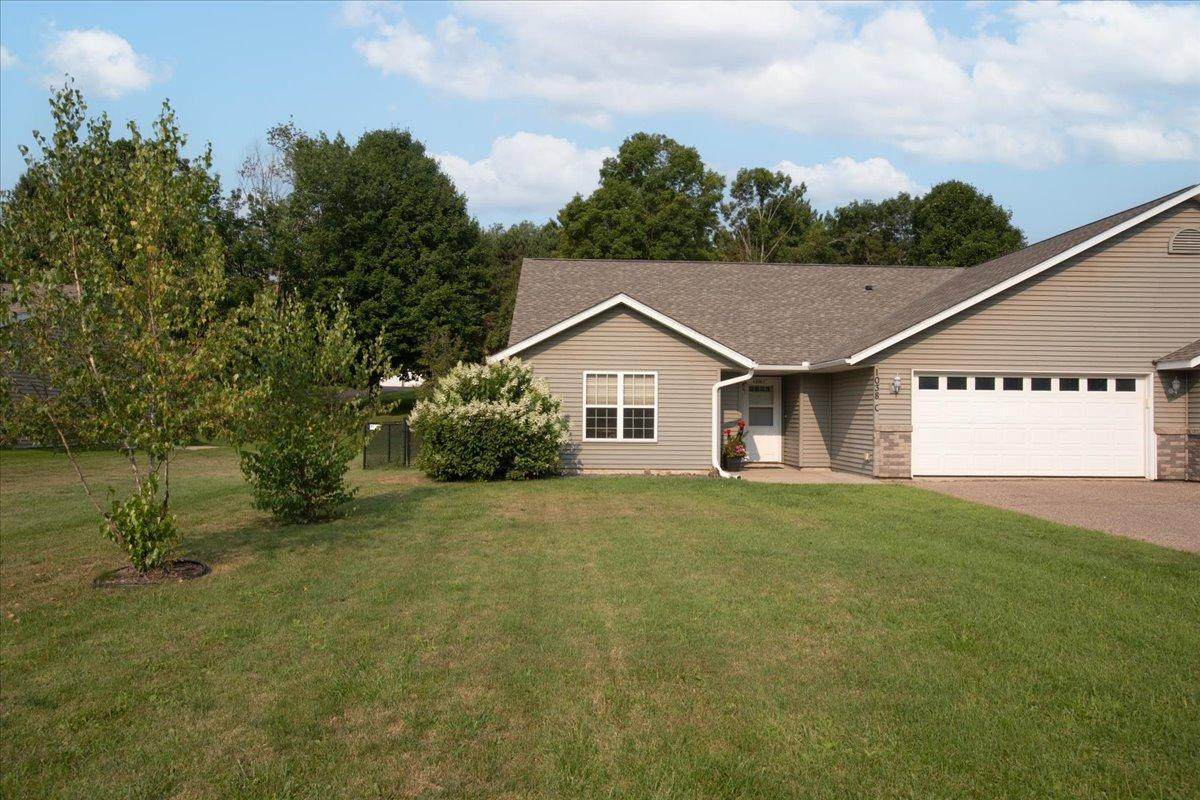 1038 Syme Avenue - Photo 1