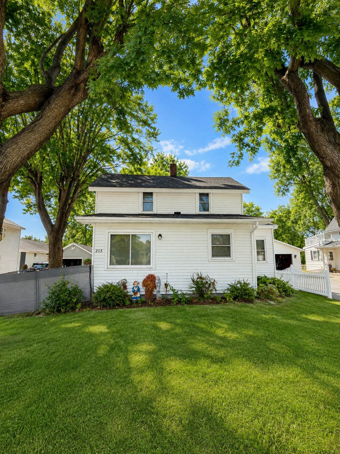 215 Buchannon Street - Photo 1