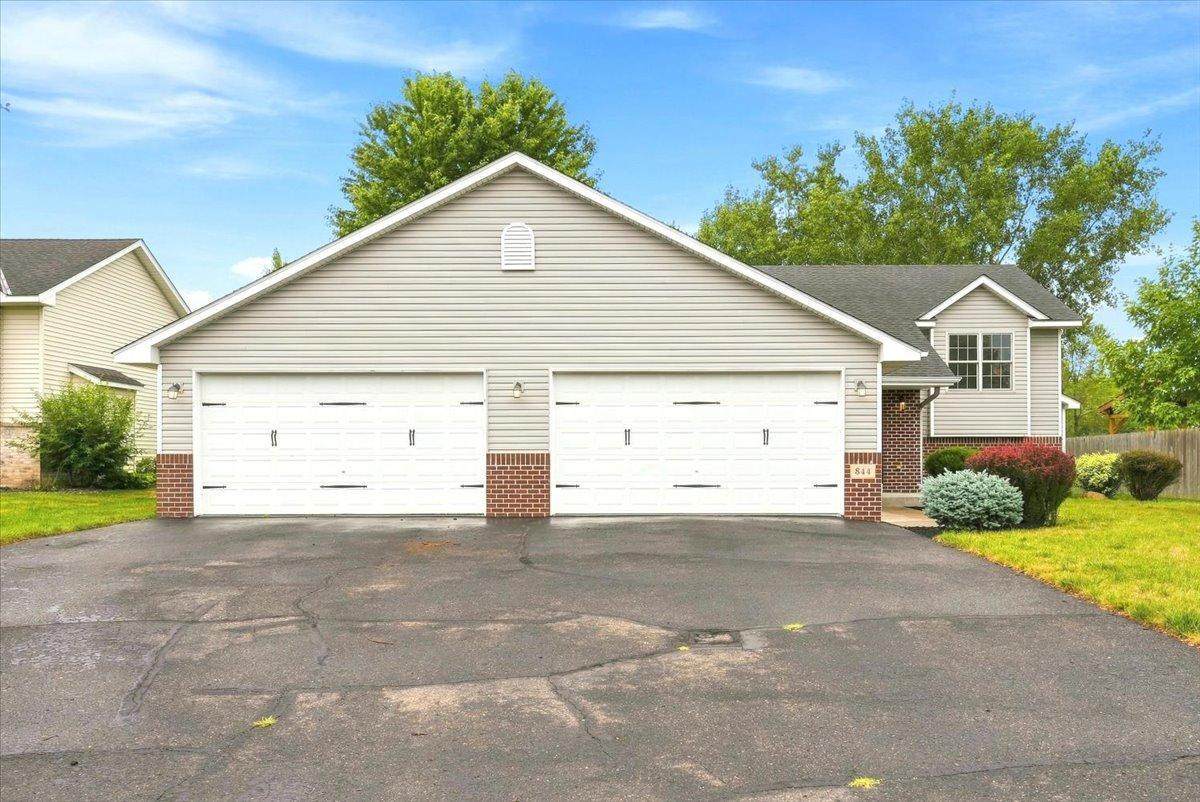 844 Plum Tree Lane - Photo 1
