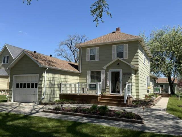 210 9th Street - Photo 1