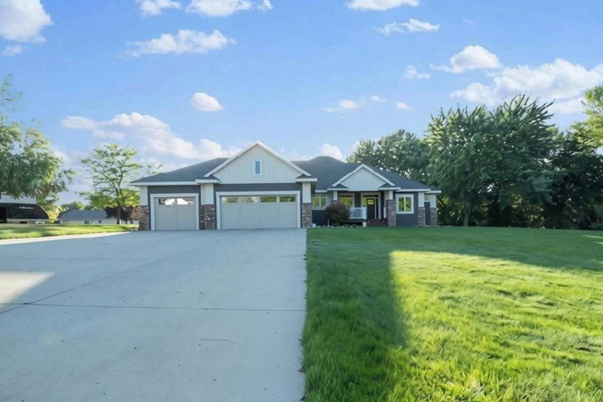 1890 Ridgewood Drive - Photo 1