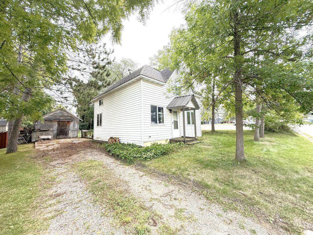 209 Oak Avenue - Photo 1