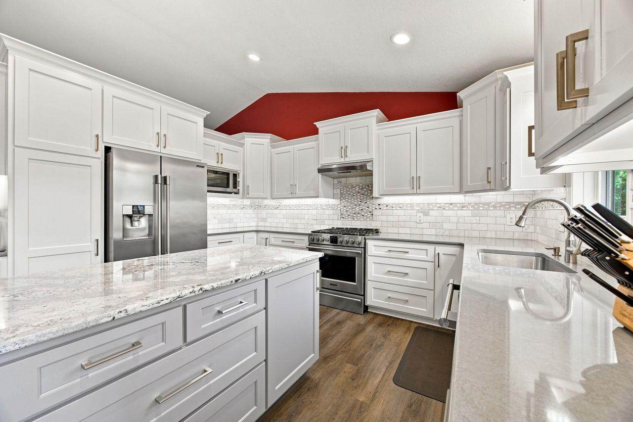 365 Linda Circle - Photo 1
