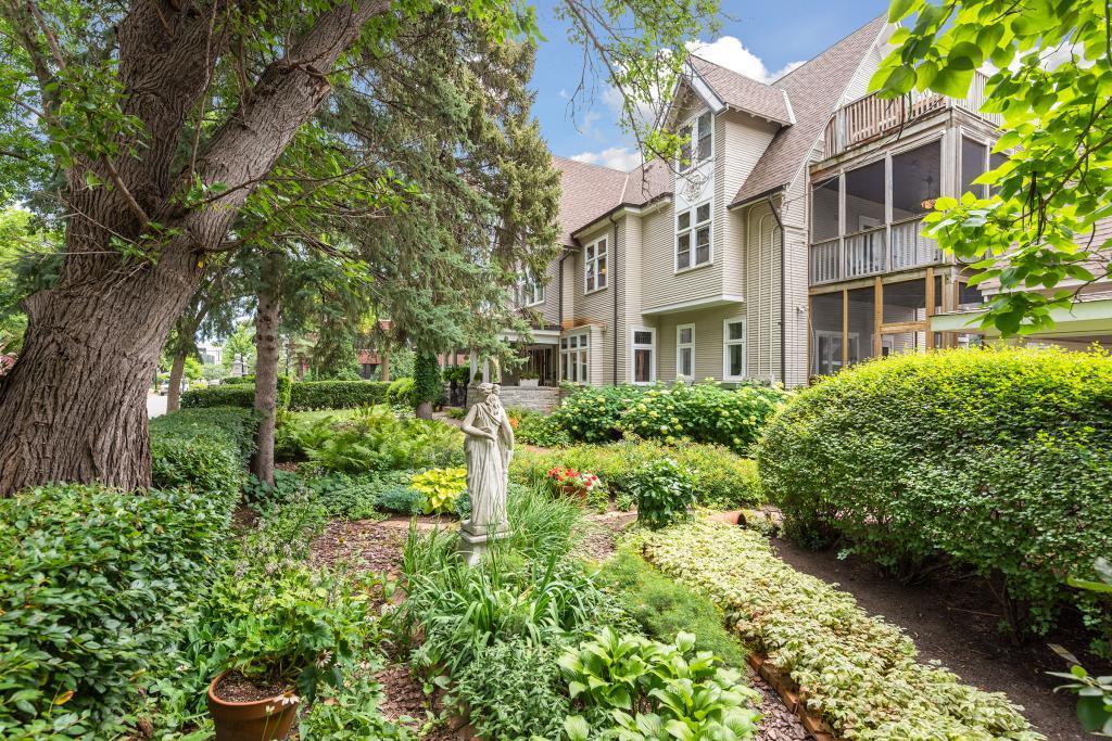 2400 Girard Avenue - Photo 1