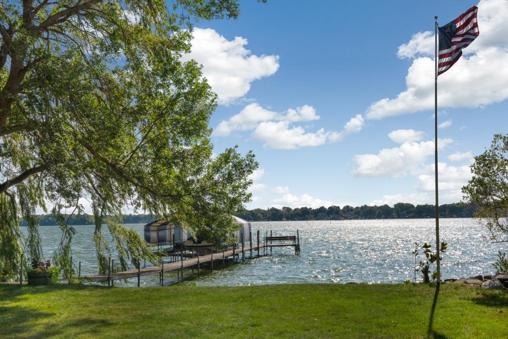 4423 North Shore Drive - Photo 1