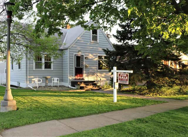 1606 Breda Avenue - Photo 1