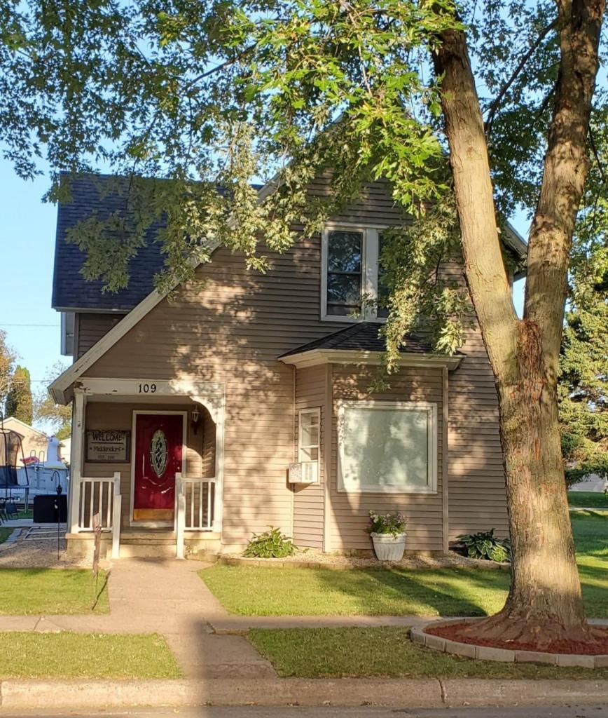 109 Oak Street - Photo 1