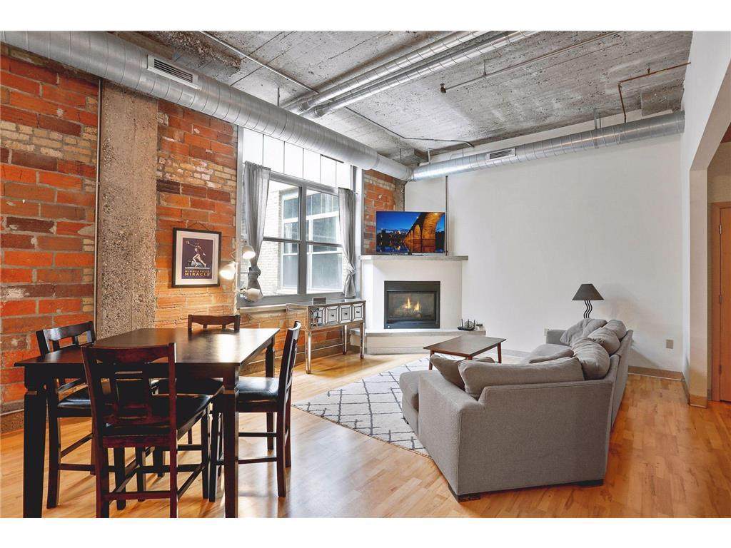 521 7th Street - Photo 1