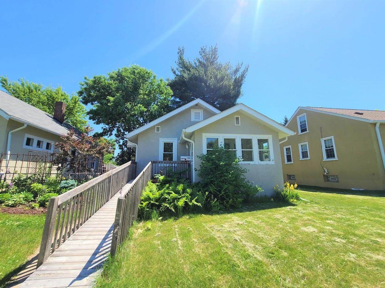 5609 44th Avenue - Photo 1