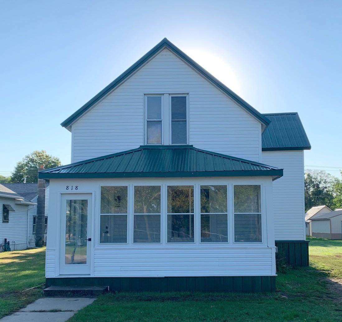 818 4th Street - Photo 1