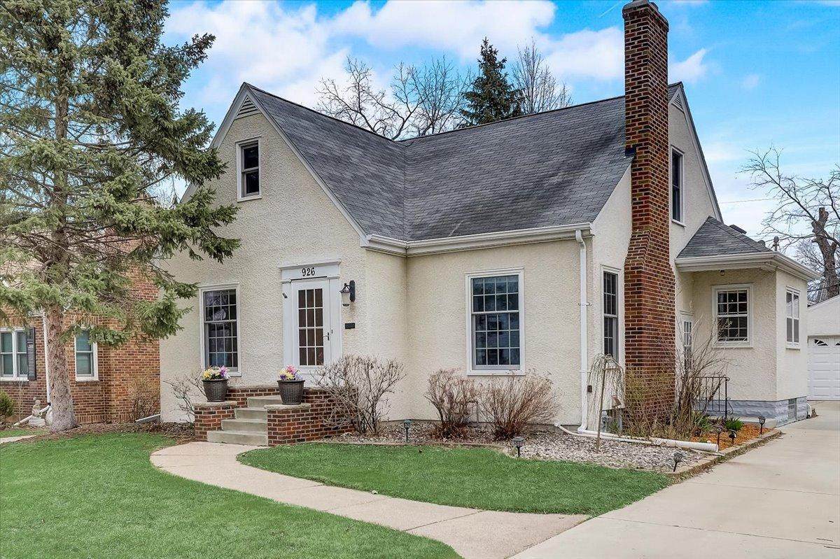 926 Winslow Avenue - Photo 1
