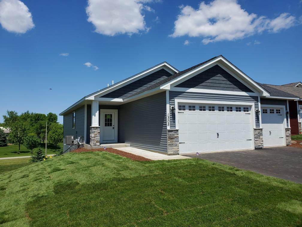 453 Grant Avenue - Photo 1