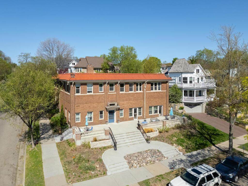4136 Queen Avenue - Photo 1