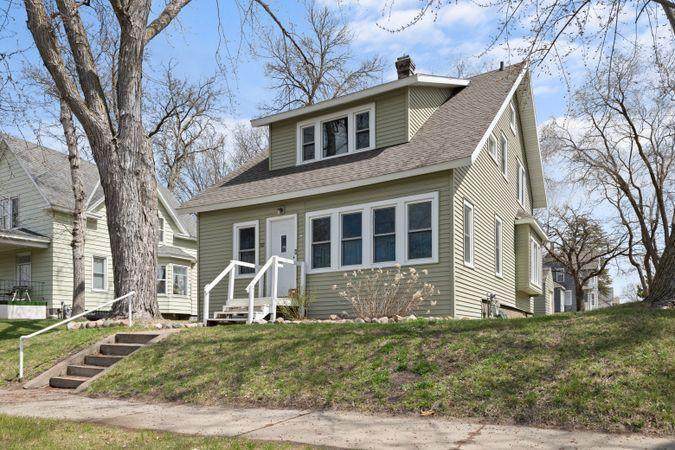 712 10th Avenue - Photo 1