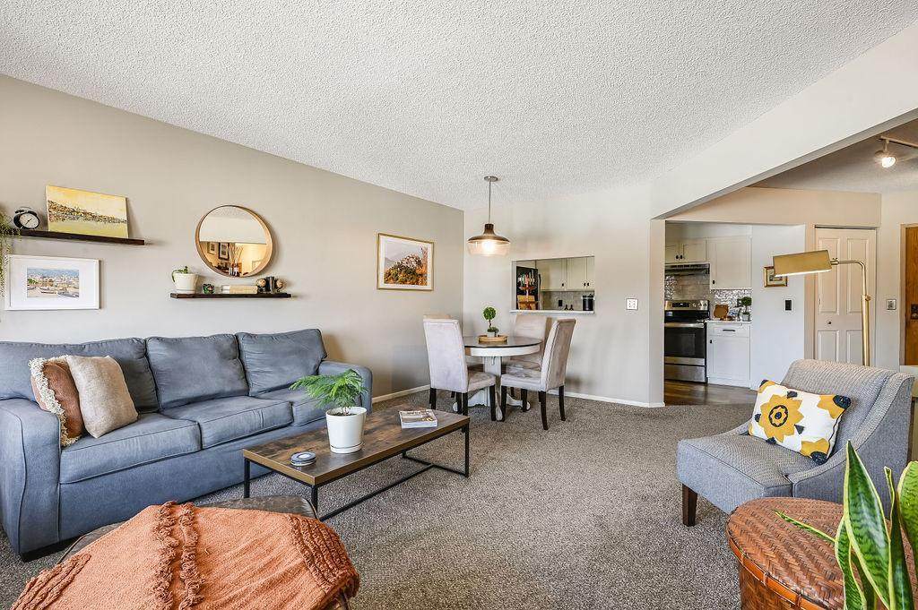 2425 Franklin Avenue - Photo 1