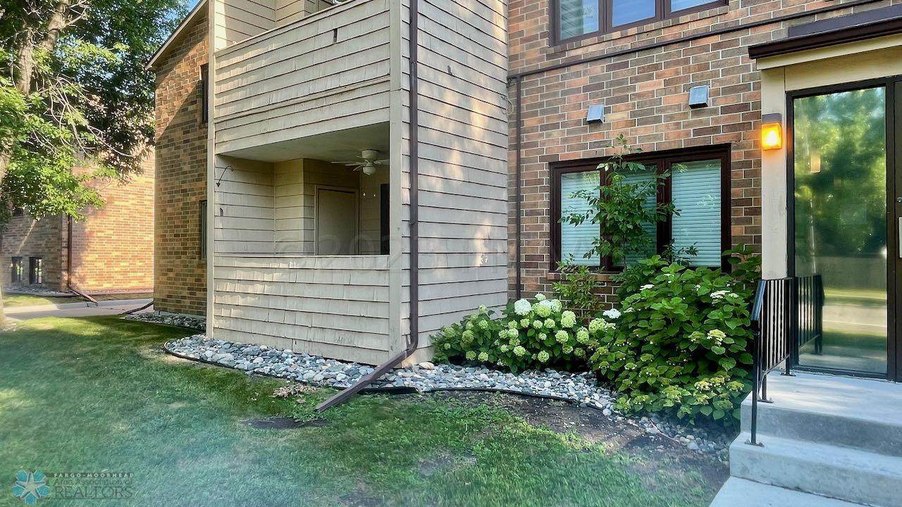 3245 17 Avenue - Photo 1