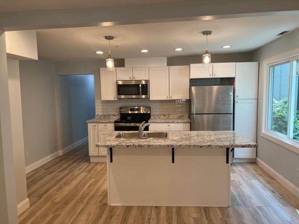 910 Oliver Avenue - Photo 1