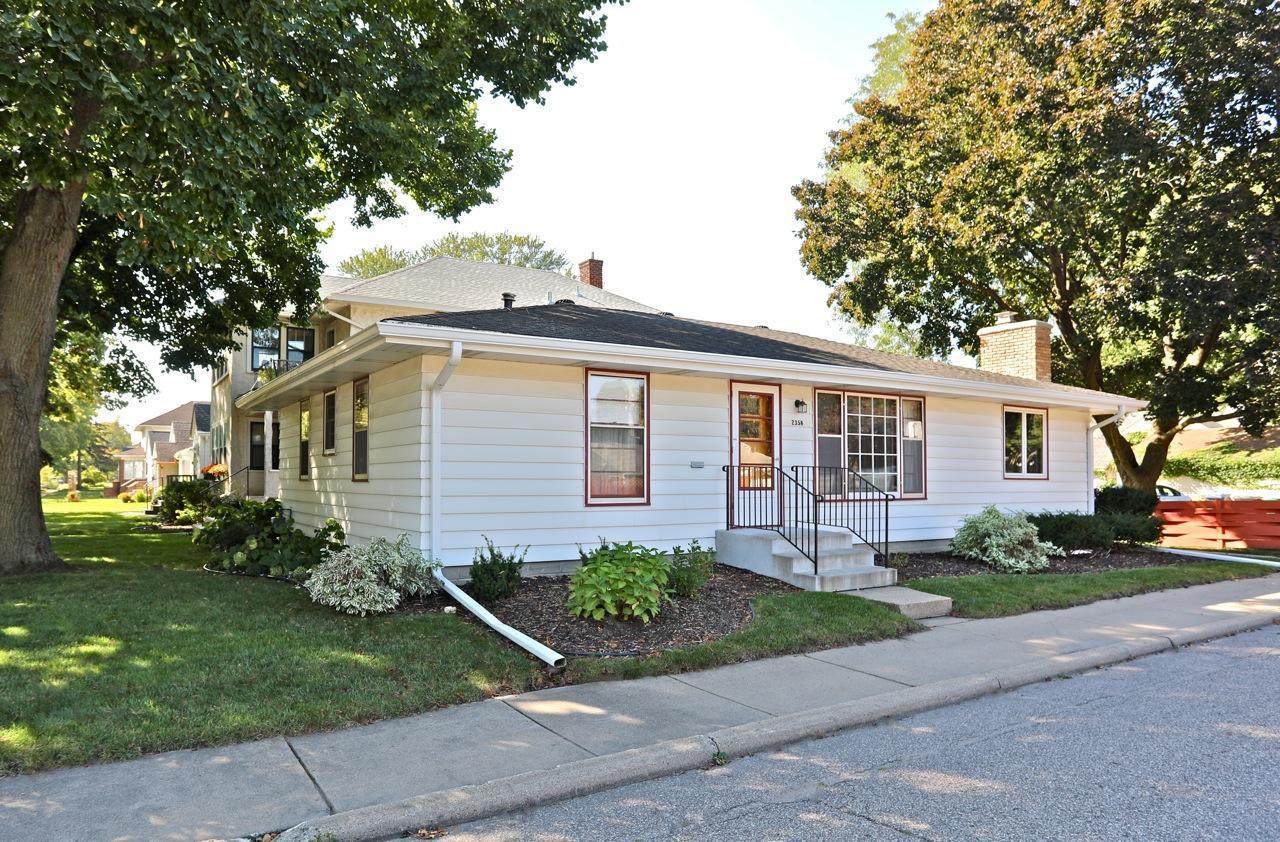2358 Benjamin Street - Photo 1