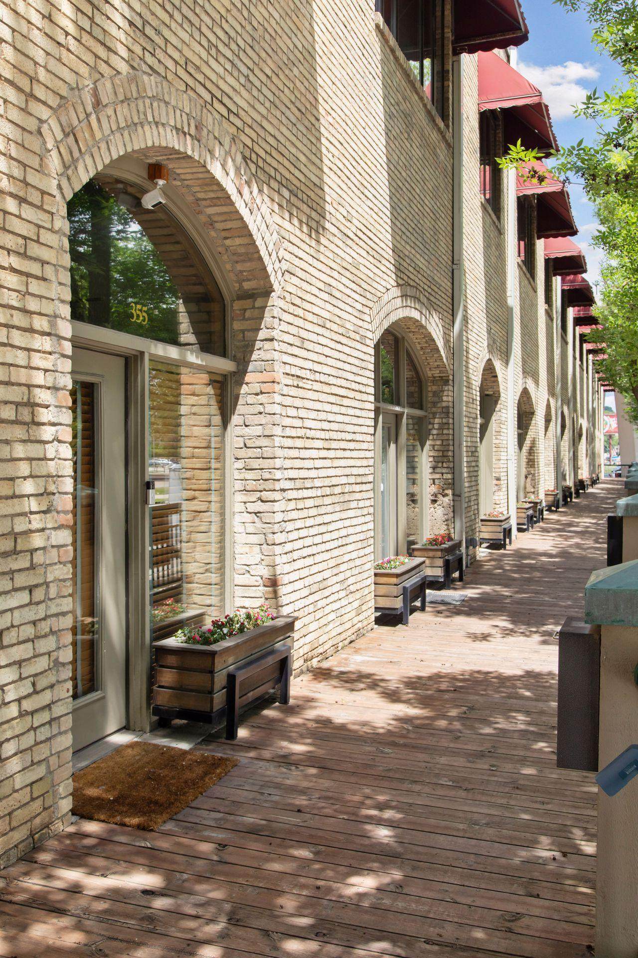 355 Kellogg Boulevard - Photo 1