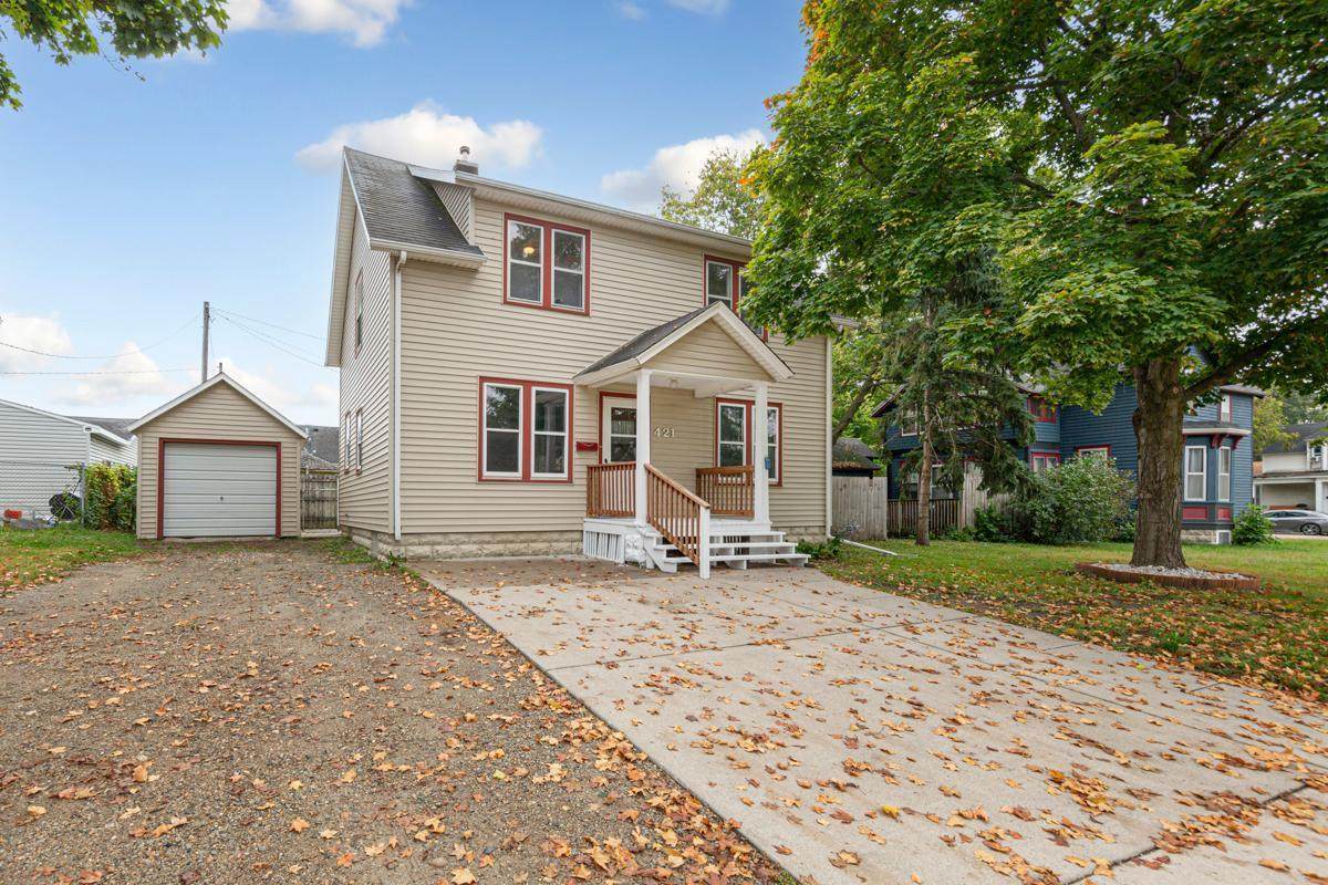 421 Oak Avenue - Photo 1