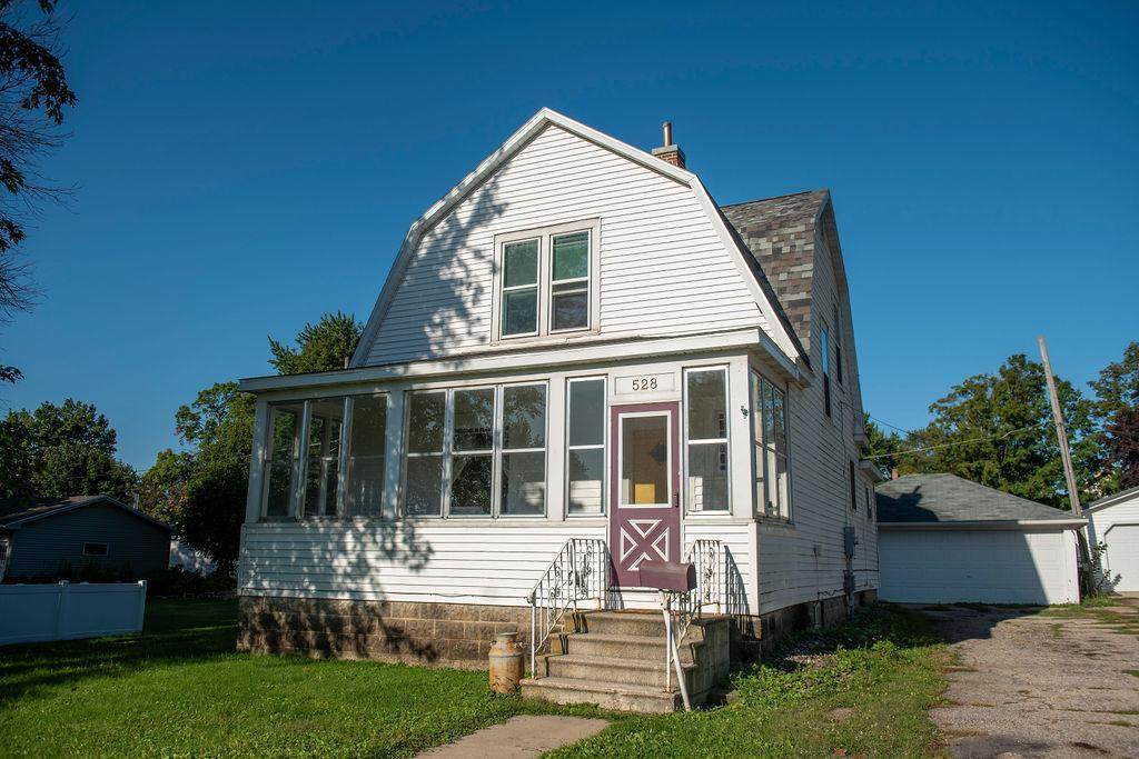 528 Broadway Street - Photo 1