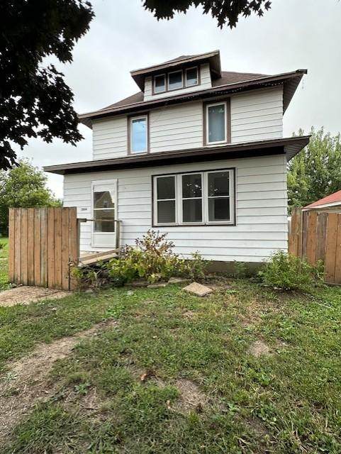 2014 Oakland Avenue - Photo 1